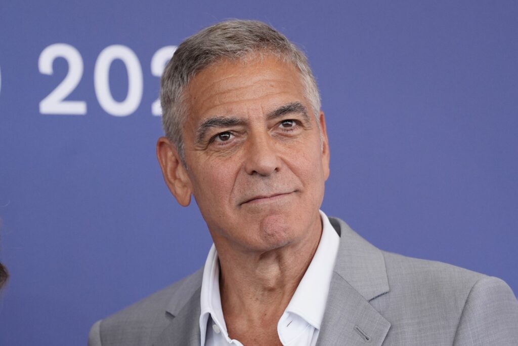 Netflix-Komödie mit George Clooney und Adam Sandler Netflix-Komödie mit George Clooney und Adam Sandler